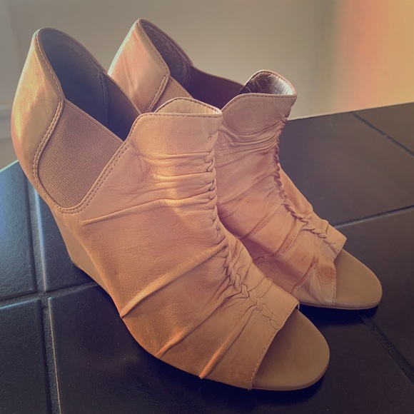 BCBG Shoes - BCBG wedges